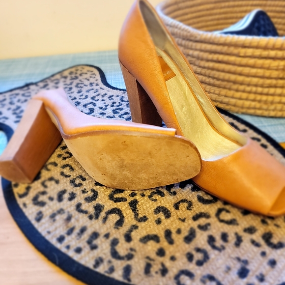 Dolce Vita Women's High-Heeled Genuine Leather Shoes, Size 8.5, Color: Tan - Picture 4 of 6